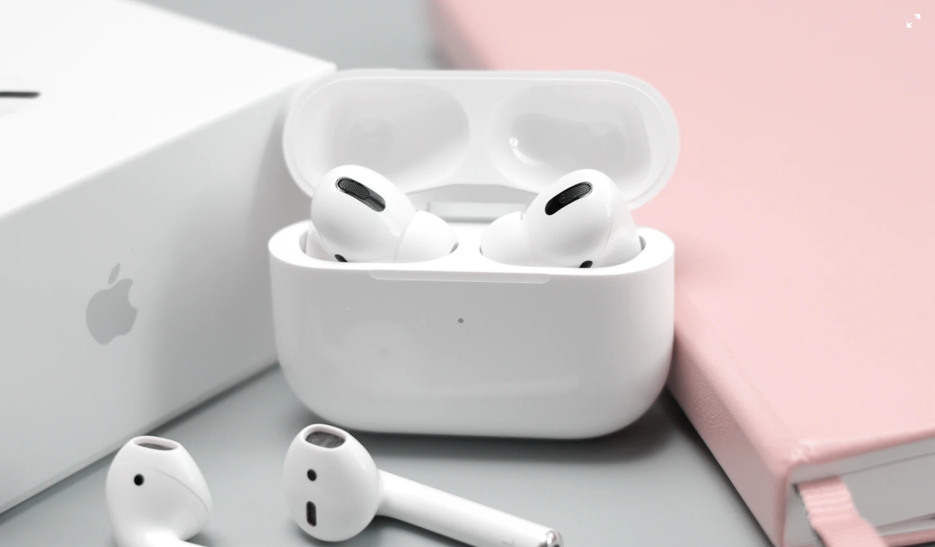 What Do AirPods Lights Mean?